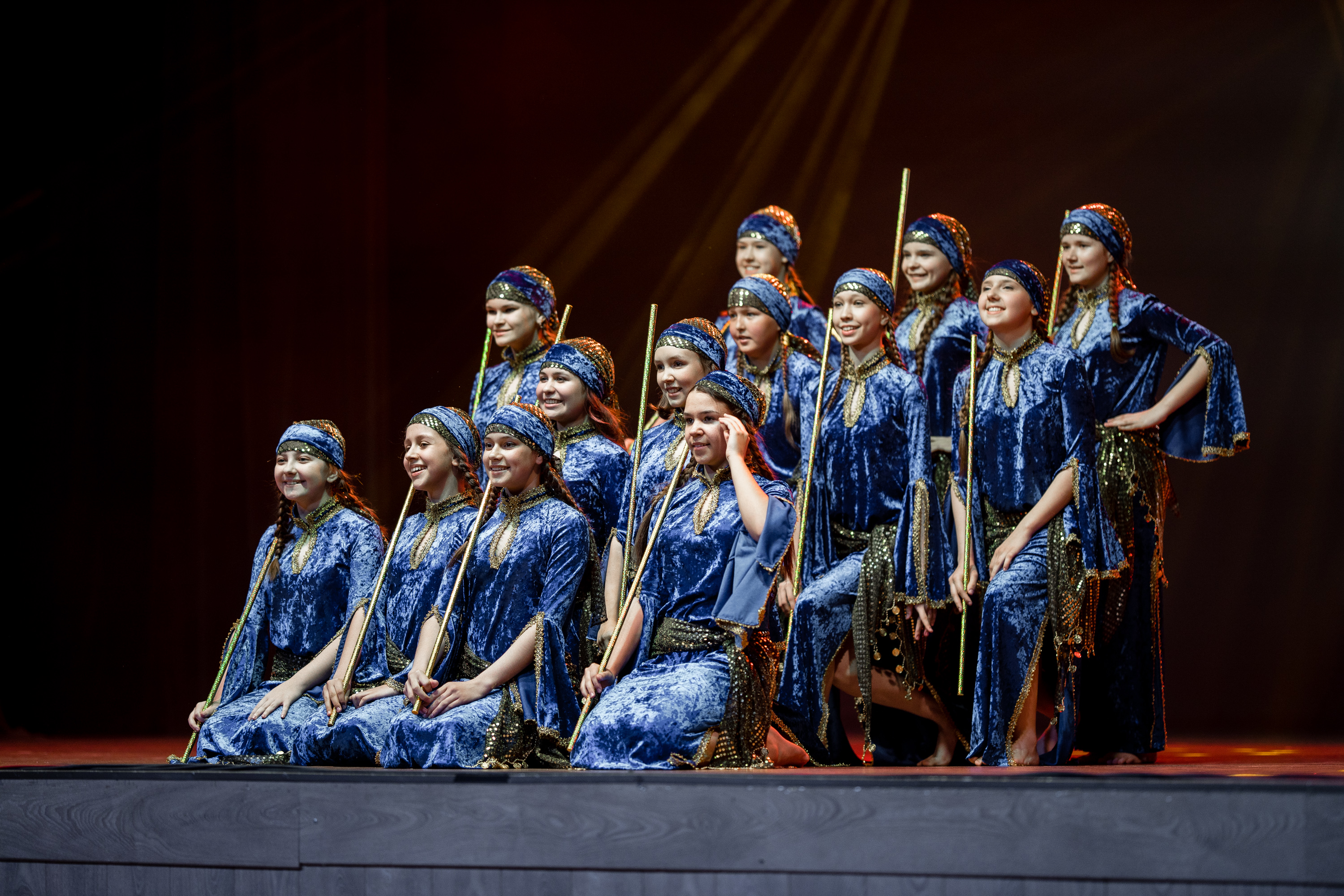 Хореографическая школа антре саратов. Танцевальный конкурс для детей. Танцевальные сезоны петербург. Конкурс хореографии санкт петербург. Конкурс виктория благовещенск.